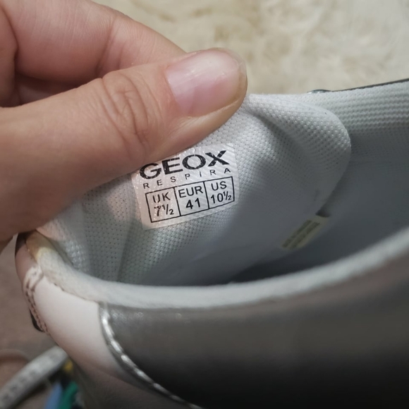 Geox Silver-Accented White Leather Sneakers 10.5 - Picture 3 of 6